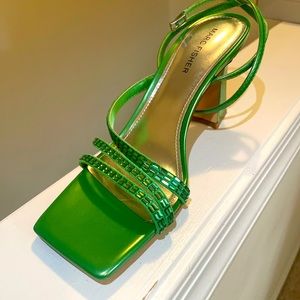 Marc Fisher women’s size 8